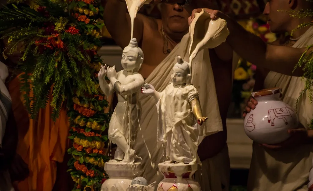 Abhisheka Seva — Sri Sri Radha Madhava